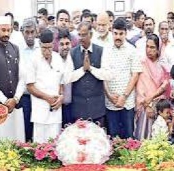 ராமேசுவரம் நினைவிடத்தில் அப்துல் கலாமின் 10-வது நினைவுதினம் அனுசரிப்பு: ஆயிரக்கணக்கானோர் அஞ்சலி