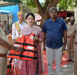 தீயணைப்பு மற்றும் மீட்புப்பணிகள் துறைக்கு பேரிடர் கால மீட்பு உபகரணங்கள்