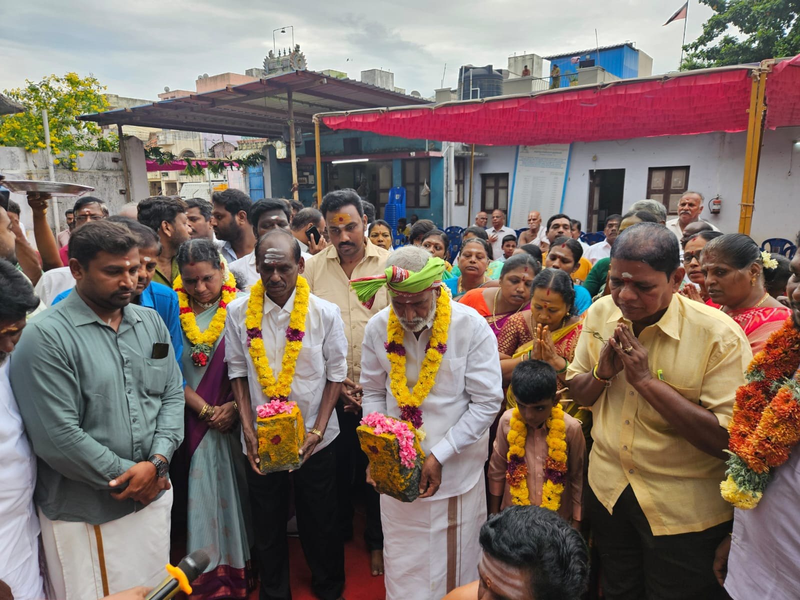 கருவறை, விமானம், மகா மண்டபம் ஆகியவற்றை கருங்கல்லால் புதியதாக கட்டி அமைப்பதற்கான பூமி பூஜை