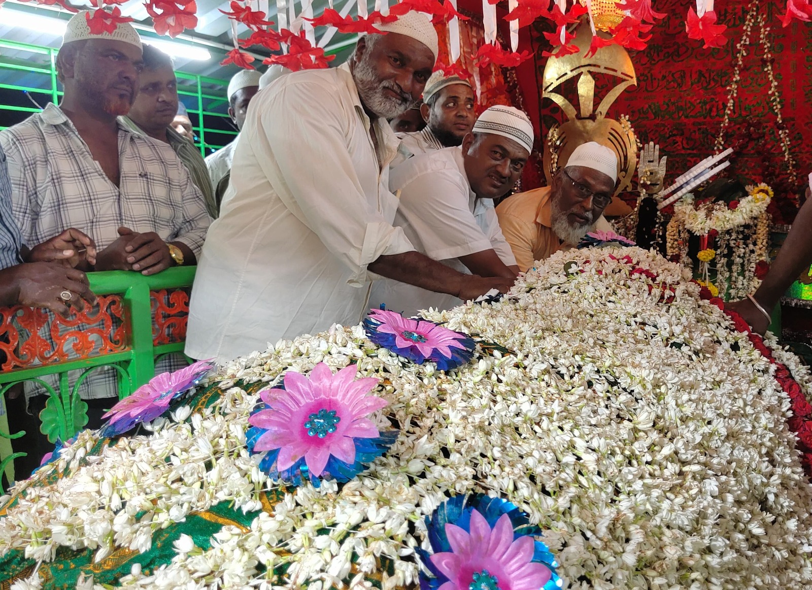 நூரூதின்ஷா பாவா பாக் சவார் மற்றும் மோமின்ஷா கிஷ்டி தர்காவில் 30-வது கந்தூரி விழா