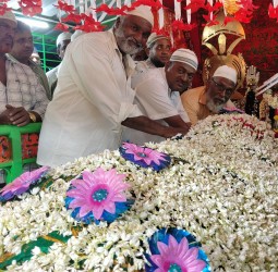 நூரூதின்ஷா பாவா பாக் சவார் மற்றும் மோமின்ஷா கிஷ்டி தர்காவில் 30-வது கந்தூரி விழா