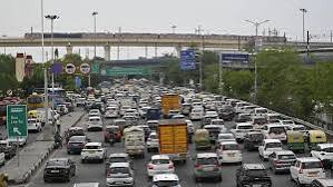 டெல்லியில் வாகனங்களுக்கு கட்டுப்பாடு எதிரொலி: பழைய சொகுசு கார்கள் குறைந்த விலையில் விற்பனை