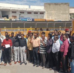 தமிழ் உரிமை இயக்கத்தினர் முற்றுகை