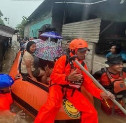 இந்தோனேசியாவில் வெள்ளம், நிலச்சரிவு! உயிர்ப் பலிகள் 17 ஆக அதிகரிப்பு; 6 பேர் மாயம்!