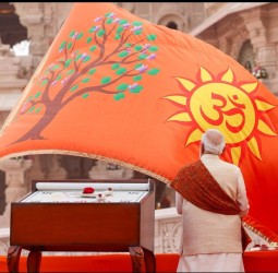 சூரியச்சின்னம் பொருந்திய தர்மக் கொடி