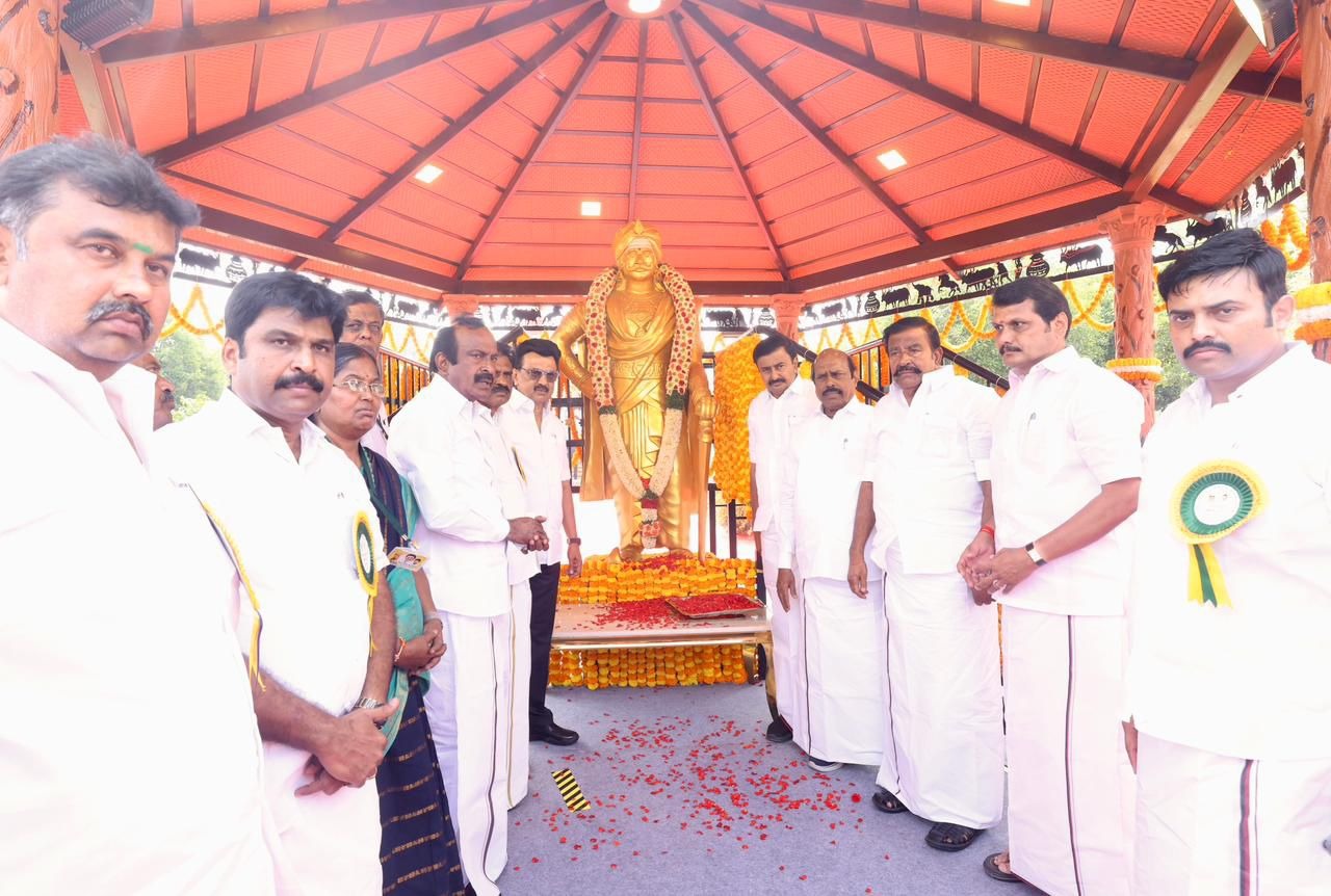 ஈரோடு அரச்சலூர் ஓடாநிலையில் தீரன் சின்னமலை திருவுருவச் சிலைக்கு முதல்வர் ஸ்டாலின் மலர் தூவி மரியாதை
