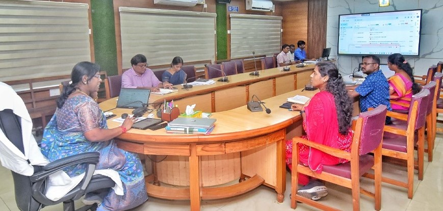 குமரி கலெக்டர் அழகுமீனா வாக்கு பதிவு அலுவலர்களுடன் காணொலி காட்சி வாயிலாக கலந்தாய்வு