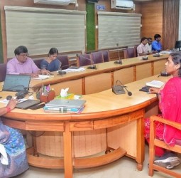 குமரி கலெக்டர் அழகுமீனா வாக்கு பதிவு அலுவலர்களுடன் காணொலி காட்சி வாயிலாக கலந்தாய்வு