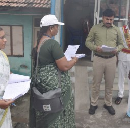 எஸ்ஐஆர் படிவங்கள் வினியோகத்தை கலெக்டர் சதீஸ் ஆய்வு