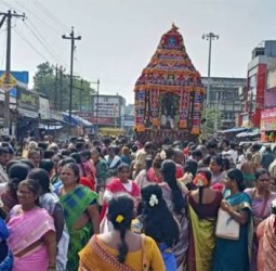 சிதம்பரம் நடராஜர் கோவிலில் சிவகாமி அம்மன் தேரோட்டம்