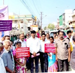 கோபி நகராட்சி பகுதியில் சிறப்பு தீவிர வாக்காளர் பட்டியல் திருத்தம் தொடர்பாக துண்டு பிரசுரங்கள்