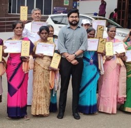 100% முழுமையாக நிறைவு செய்த வாக்குச்சாவடி நிலை அலுவலர் களுக்கு கலெக்டர் ரஞ்சித்சிங் பாராட்டுச் சான்றிதழ்