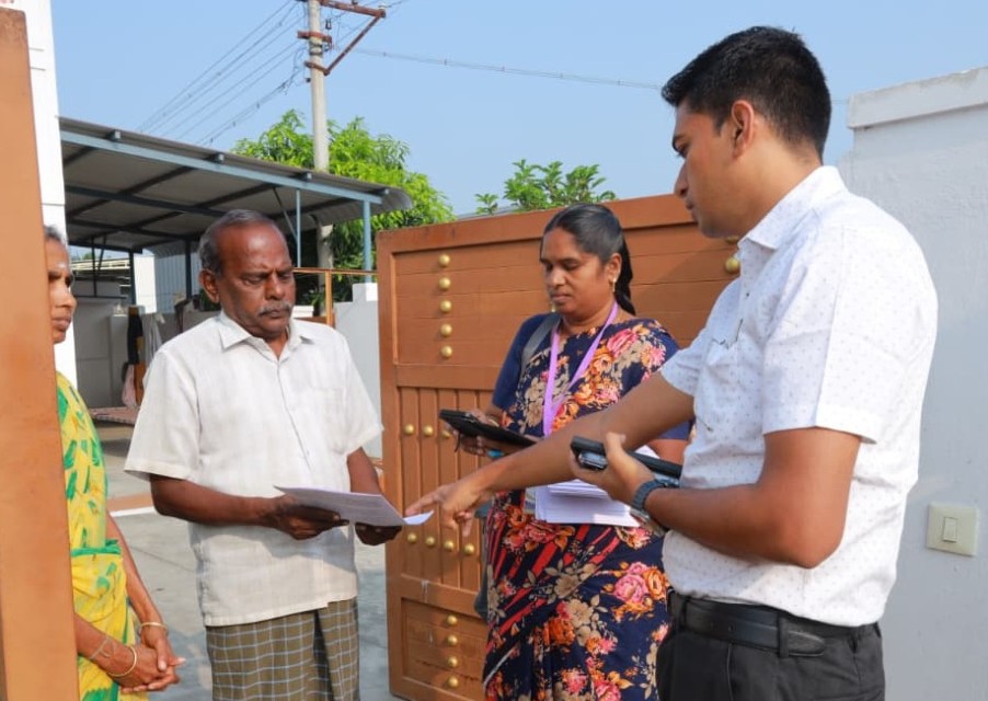 பல்லடம் கேத்தனூர் பகுதியில் வாக்காளர் பட்டியல் திருத்தப் பணி