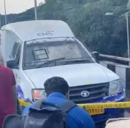 பட்டப்பகலில் துணிகரம்: பெங்களூருவில் ஏடிஎம் வாகனத்தை ஊழியருடன் கடத்தி ரூ.7 கோடி கொள்ளை