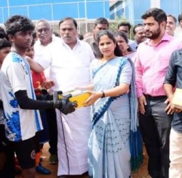 மாதவரம் மண்டலத்தில் ரூ.1.49 கோடி மதிப்பிலான புதிய விளையாட்டு மைதானம்- மேயர் பிரியா திறந்து வைத்தார்