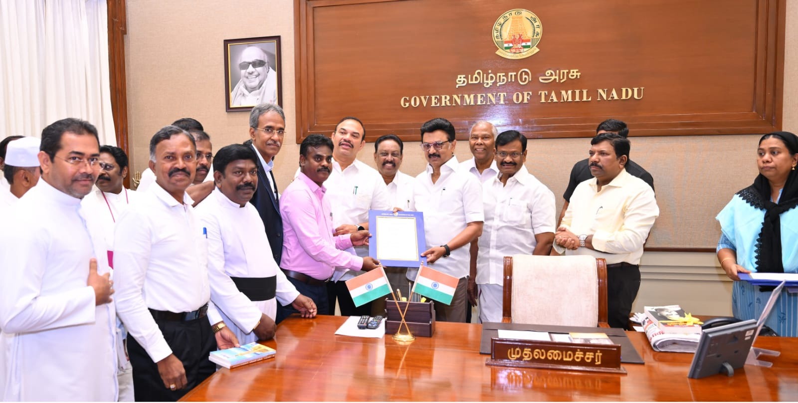 கிறித்தவர்களுக்கான அரசு பொது கல்லறைத் தோட்டங்கள், இஸ்லாமியர்களுக்கான அரசு பொது கபர்ஸ்தான்கள் அமைத்திட நிலம் ஒதுக்கீடு