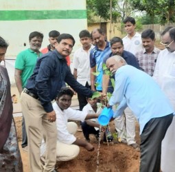 பசுமை பள்ளி விழாவில் மரக்கன்றுகள் நடும் விழா.......