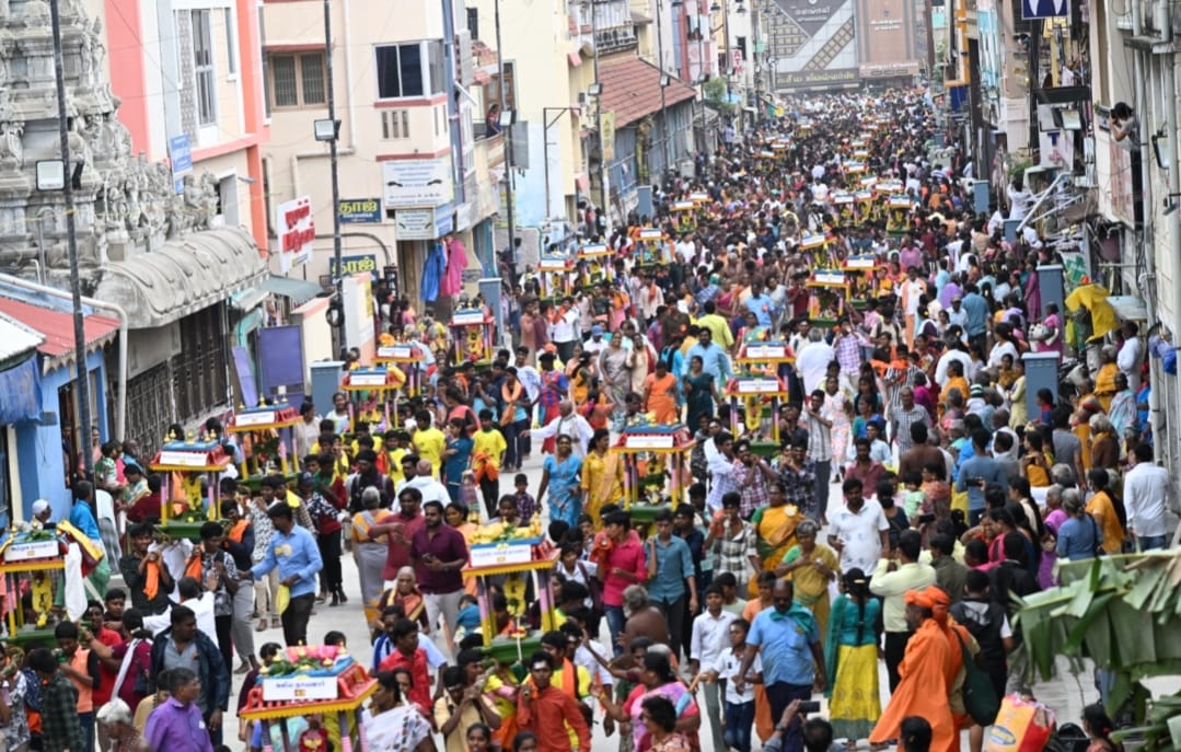 மாட வீதிகளில் வலம் வந்த 63 நாயன்மார்கள்