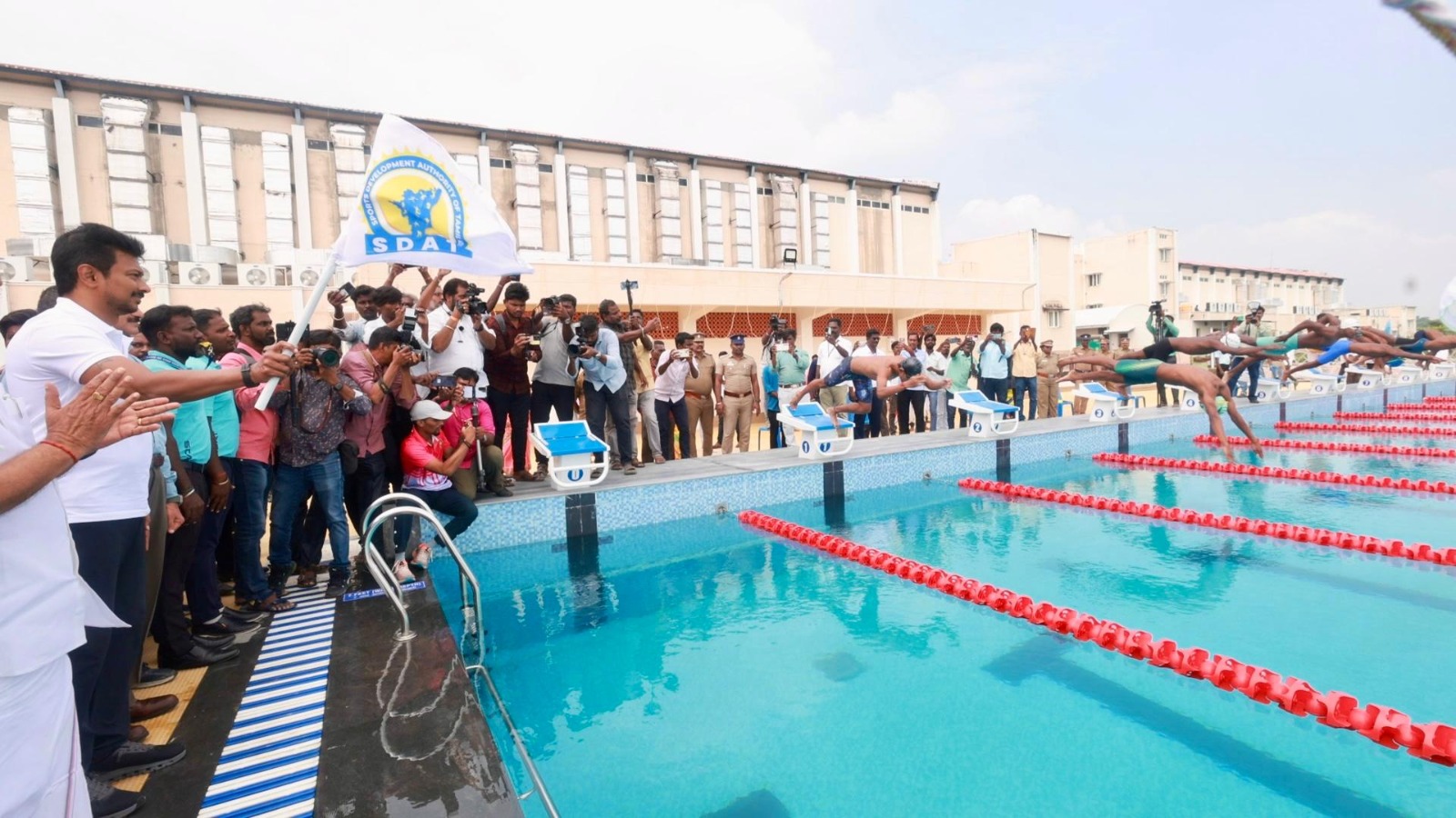 ரூ.5 கோடி மதிப்பில் அமைக்கப்பட்டுள்ள உலகத் தரத்திலான நீச்சல் குளம்