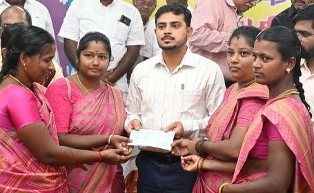 கோவை நரசிபுரத்தில் நலத்திட்ட உதவி