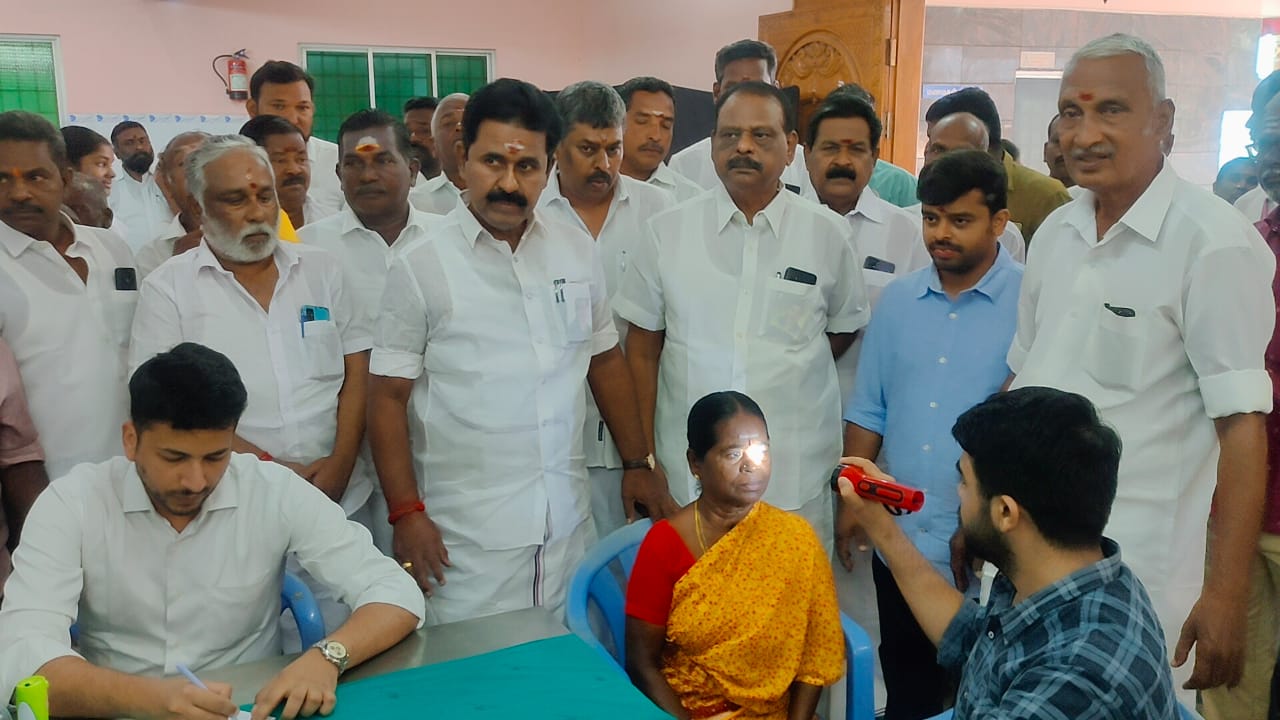 நன்னிலம் சட்டமன்ற தொகுதிக்குட்பட்ட பேரளத்தில் இலவச கண் பரிசோதனை முகாம்