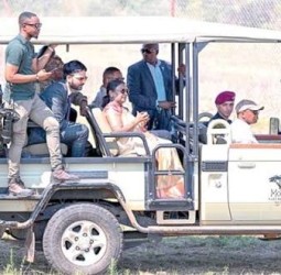 போட்​ஸ்​வானா அதிபருடன் குடியரசுத் தலைவர் முர்மு சந்திப்பு: 8 சிவிங்​கிப்​ புலிகள் இந்தியாவிடம் ஒப்படைப்பு