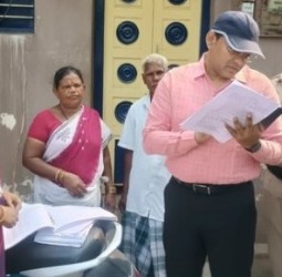 மதுரை கிழக்கு தொகுதி கருப்பாயூரணியில் எஸ்ஐஆர் படிவங்கள் வழங்கும் பணி