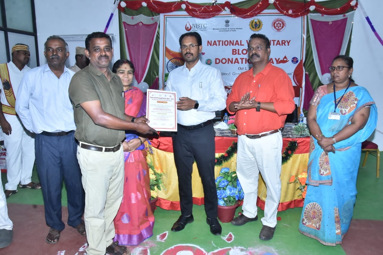 குருதி கொடையாளர்களுக்கு கலெக்டர் கமல்கிஷோர், பாராட்டு