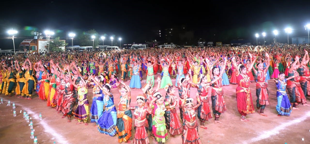 1,500 பரத நாட்டிய கலைஞர்கள் பங்கு பெற்ற பரத உலக சாதனை