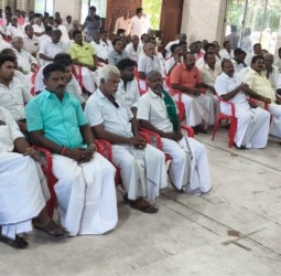 தேர்தல் ஆணையத்தால் நடத்தப்பட்ட பயிற்சி கூட்டங்களில் அதிமுகவினர்