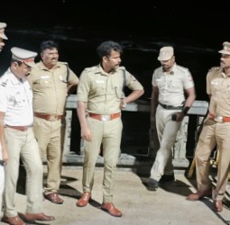 முக்கடல் சங்கமம் பகுதியில் பக்தர்கள், சுற்றுலாப் பயணிகள் பாதுகாப்பு நடவடிக்கைகள் குறித்து மாவட்ட எஸ்.பி. ஸ்டாலின் நேரில் ஆய்வு