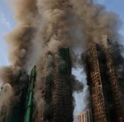 ஹாங்காங் தீ விபத்தில் உயிரிழப்பு 128 ஆக உயர்வு: குடியிருப்பில் எச்சரிக்கை கருவி பழுது