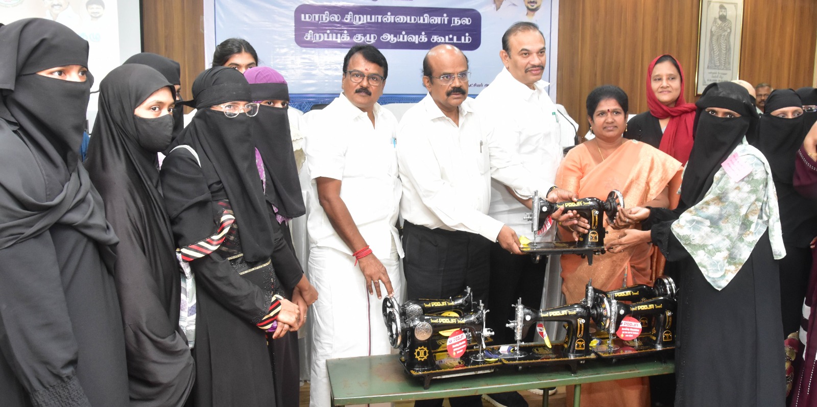 கரூர் மாவட்ட ஆட்சியர் அலுவலகத்தில் நலத்திட்ட உதவி