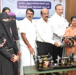 கரூர் மாவட்ட ஆட்சியர் அலுவலகத்தில் நலத்திட்ட உதவி