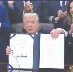 43 நாள் அரசு முடக்கம் முடிவுக்கு வந்தது: நிதி மசோதாவில் கையெழுத்திட்டார் அதிபர் டிரம்ப்