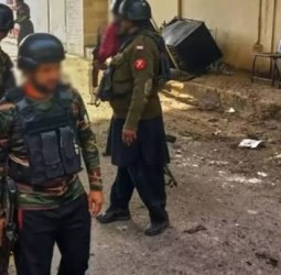 பாகிஸ்தானில் ராணுவ தலைமையகம் மீது தற்கொலைப் படை தாக்குதல்: பிரதமர் ஷெபாஸ் ஷெரீப் கடும் கண்டனம்