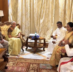 மீனவர்கள் மற்றும் விவசாயிகள் குழு, கோவையில் மத்திய அமைச்சர் நிர்மலா சீதாரானை சந்தித்துப் பேசினர்