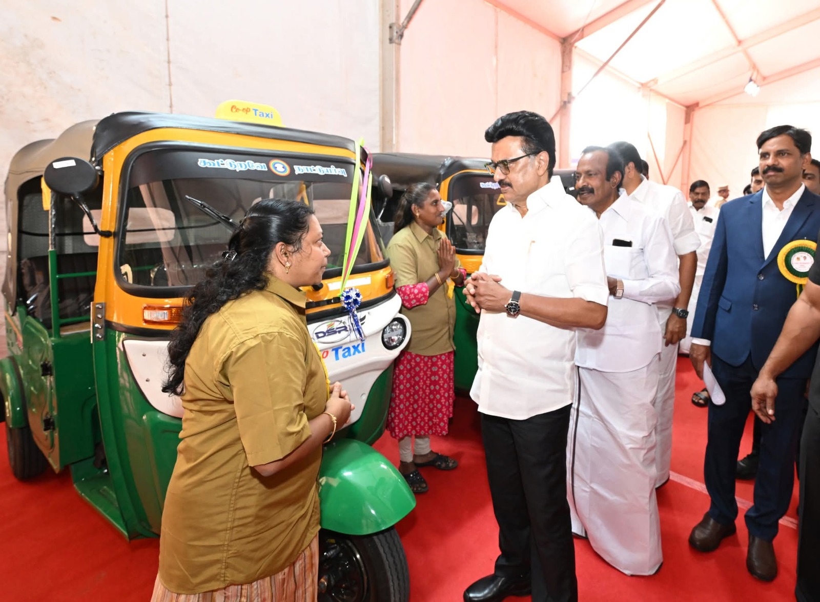 ஈரோட்டில் நேற்று நடந்த அரசு விழா