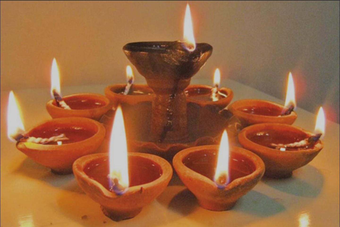 வாசலில் தீபம் ஏற்றும் முறையும் ஐஸ்வர்யமும்?