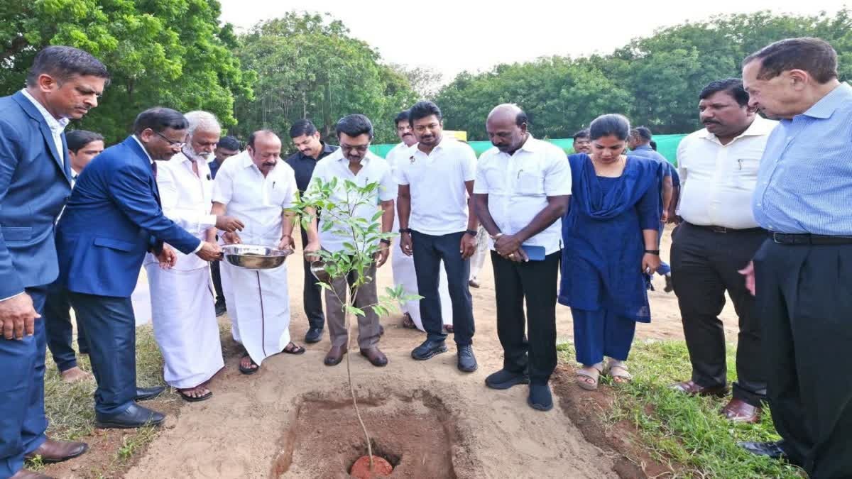 சுற்றுச்சூழல் பூங்காவில் தோட்டக்கலைப் பணி