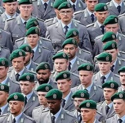 கட்டாய ராணுவ சேவை: போருக்கு தயாராகிறதா ஜெர்மனி?