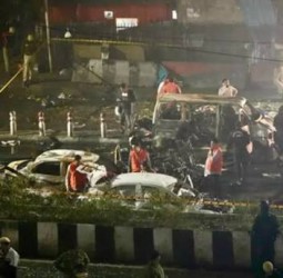 டெல்லி கார் வெடிப்பு வழக்கு; பஞ்சாப்பில் அறுவை சிகிச்சை டாக்டர் கைது