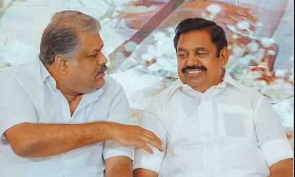 எடப்பாடி பழனிசாமியுடன் ஜி.கே.வாசன் திடீர் சந்திப்பு