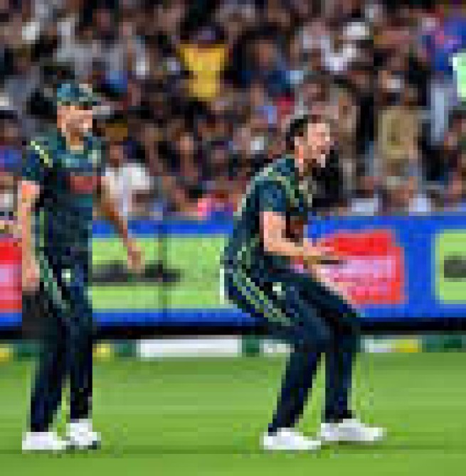 2-வது டி20 போட்டியில் இந்தியாவை வீழ்த்தியது ஆஸி. - ஹேசில்வுட் அபாரம்