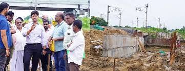 செவ்வாய்பேட்டையில் ரெயில்வே மேம்பாலப் பணிகள்: கலெக்டர் பிரதாப் நேரில் ஆய்வு