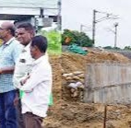 செவ்வாய்பேட்டையில் ரெயில்வே மேம்பாலப் பணிகள்: கலெக்டர் பிரதாப் நேரில் ஆய்வு