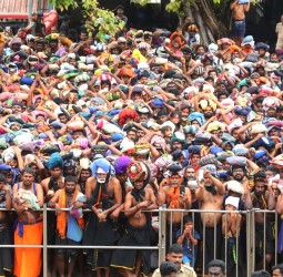 சபரிமலை ஐயப்பன் கோயிலில் மண்டல கால வழிபாடு