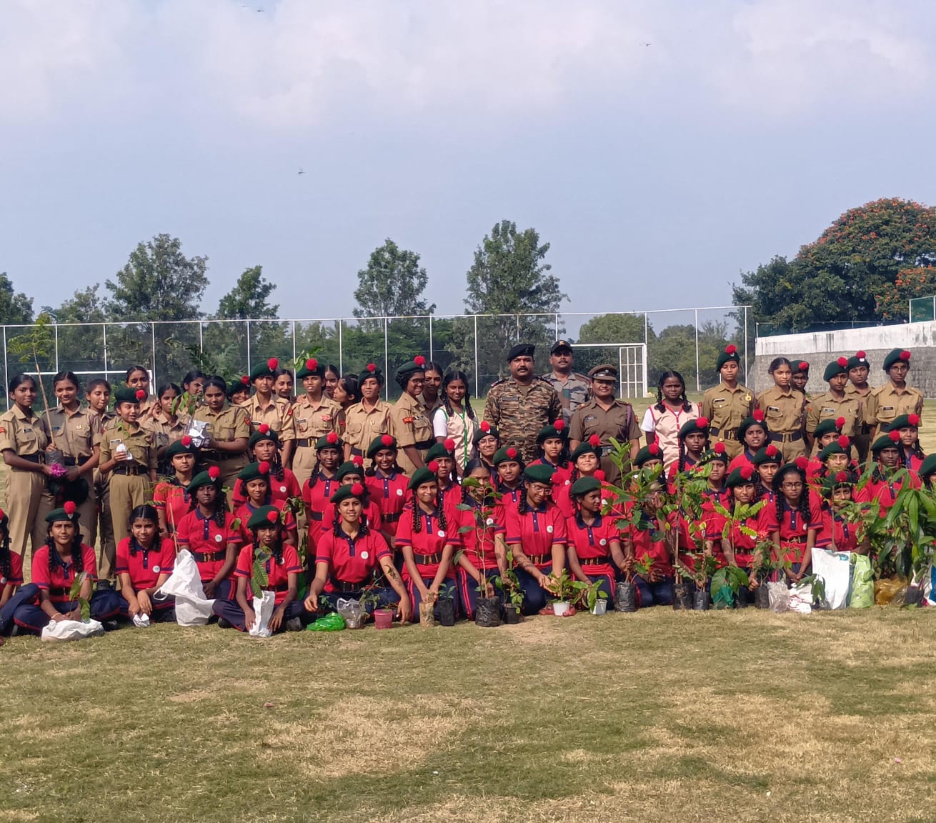 11 (TN) சிக்னல் கம்பெனி சேலம் நடத்திய மரக்கன்றுகள் நடும் விழா