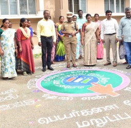 நாமக்கல் கலெக்டர் அலுவலகத்தில் எஸ்ஐஆர் தொடர்பாக மகளிர் சுயஉதவிக்குழுவினர் வரைந்த ரங்கோலி