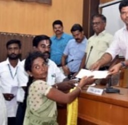 அதிக பால் வழங்கிய முதல் மூன்று நபர்களுக்கு மொத்தம் ரூ.37,230/-த்திற்கான காசோலை